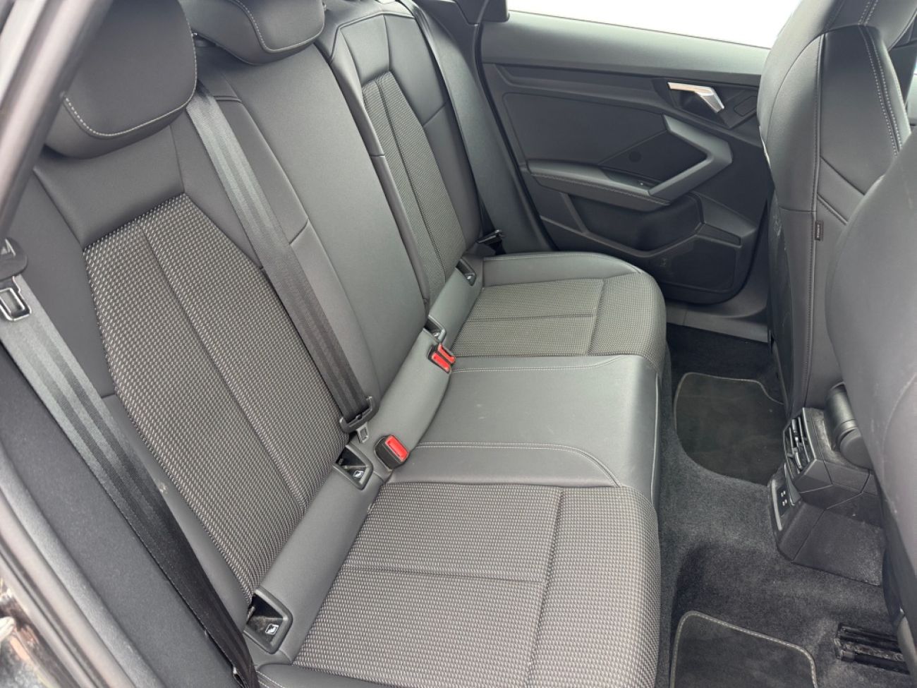 Mandataire AUDI A3 Sportback 35 TFSI 150CH MILD HYBRID S LINE S TRONIC 7