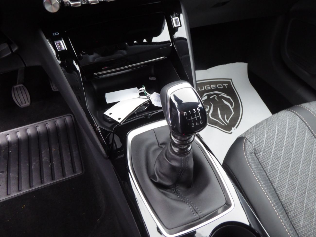Mandataire PEUGEOT 208 1.2 100CH S&S ALLURE
