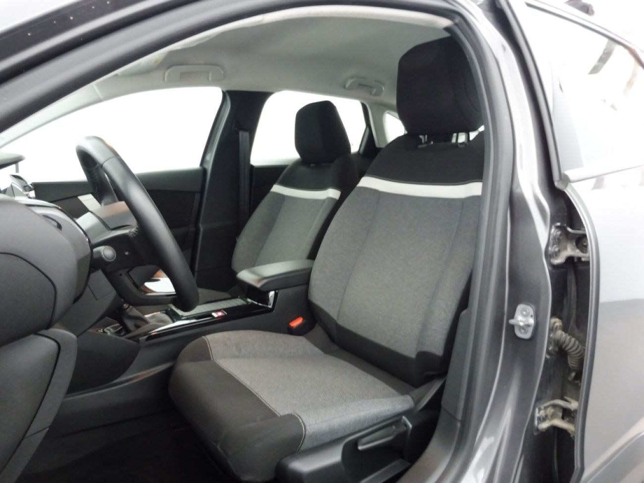 Mandataire Citroën C4 X 1.2 PURETECH 100 FEEL