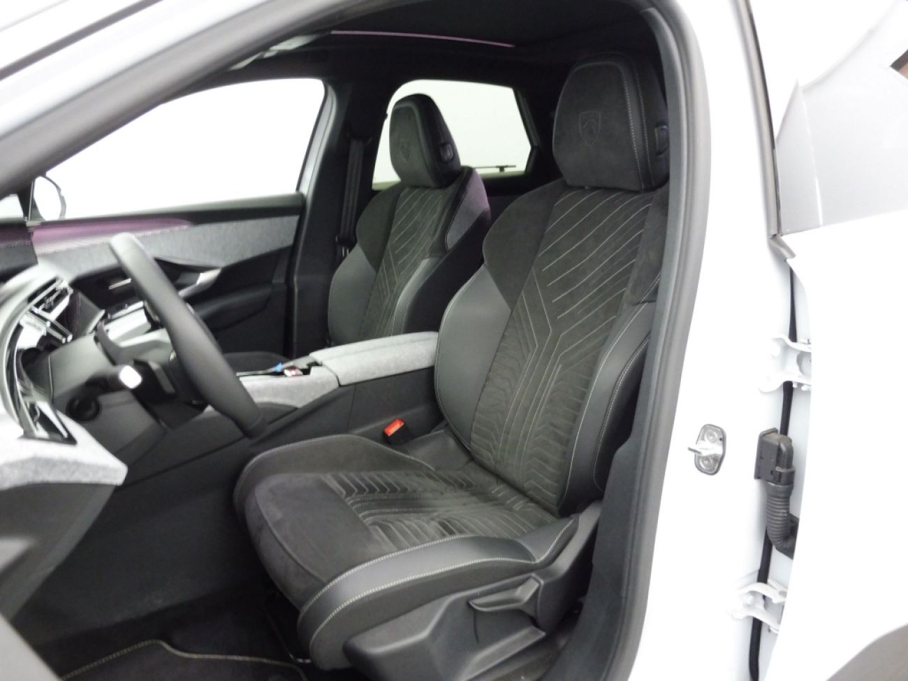 Mandataire PEUGEOT 3008 HYBRID 136CH GT E-DCS6