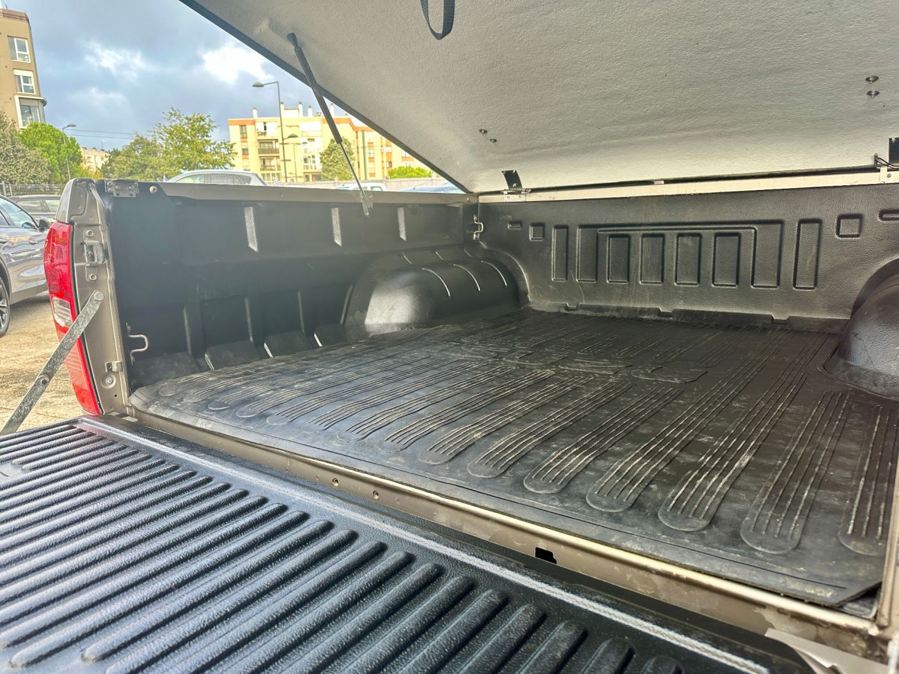 Mandataire ISUZU D-MAX 2.5 4X4 CREW DOUBLE CABINE QUASAR A