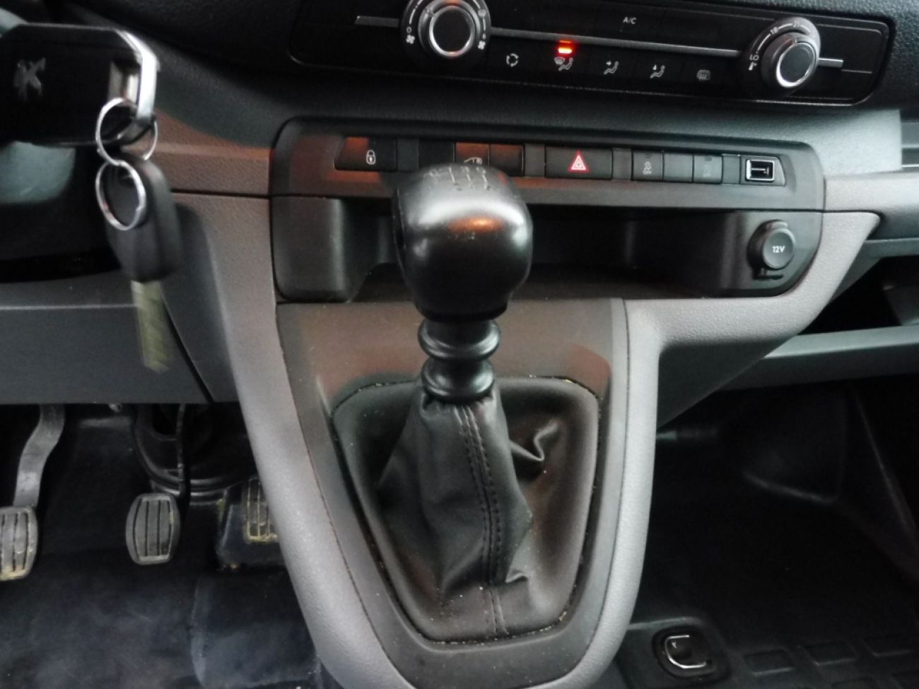 Mandataire PEUGEOT Expert STANDARD 1.5 BLUEHDI 120CH S&S PREMIUM