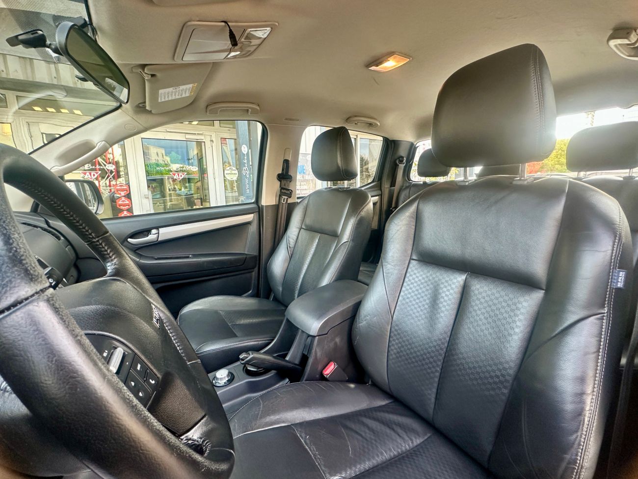 Mandataire ISUZU D-MAX 2.5 4X4 CREW DOUBLE CABINE QUASAR A