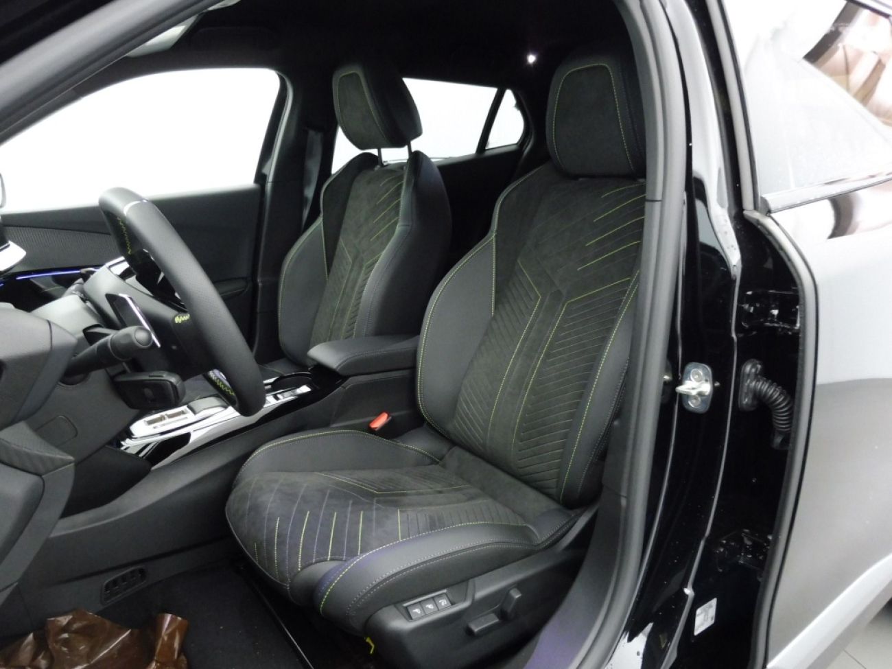 Mandataire PEUGEOT 2008 1.2 HYBRID 145CH GT E-DCS6