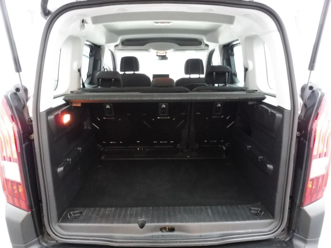 Mandataire PEUGEOT RIFTER TAILLE M - 1.5 BLUEHDI 100CH S&S ALLURE 5 PLACES