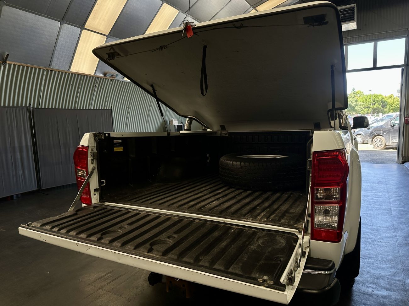 Mandataire ISUZU D-MAX 2.5 4X4 SPACE CAB SOLAR