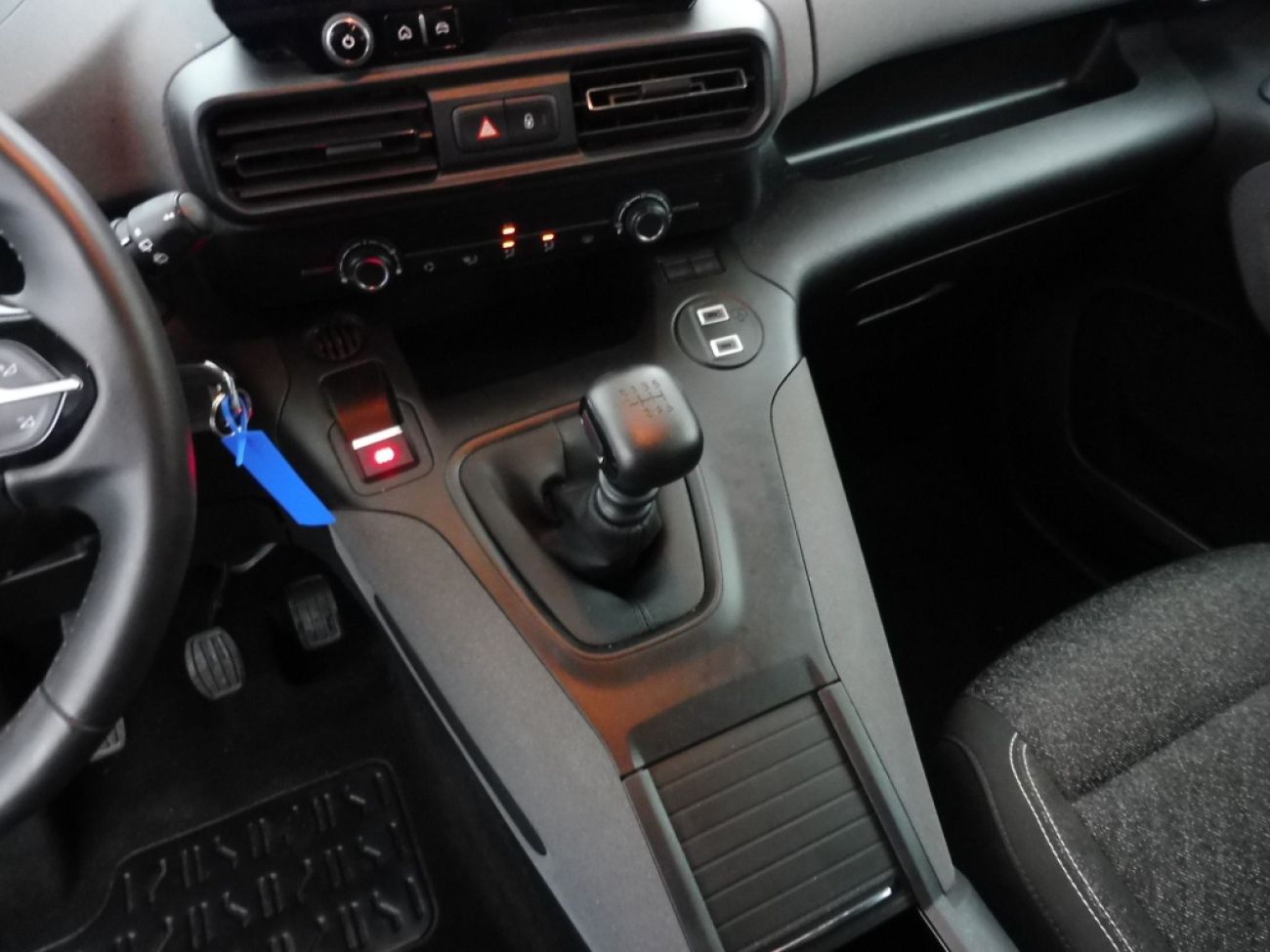 Mandataire PEUGEOT RIFTER TAILLE M - 1.5 BLUEHDI 100CH S&S ALLURE 5 PLACES