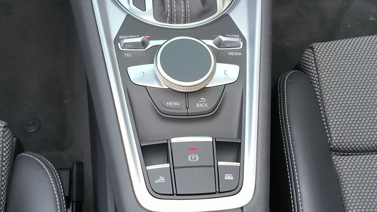 Mandataire AUDI TT ROADSTER 40 TFSI 197 S tronic 7 S line / JANTES 19 AUDI SPORT / Chauffage de nuque