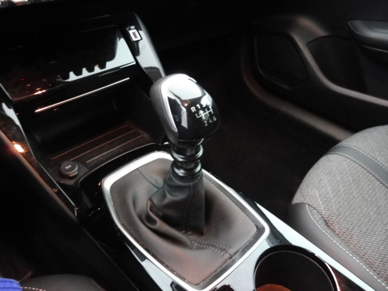 Mandataire PEUGEOT 208 1.2 100CH S&S ALLURE