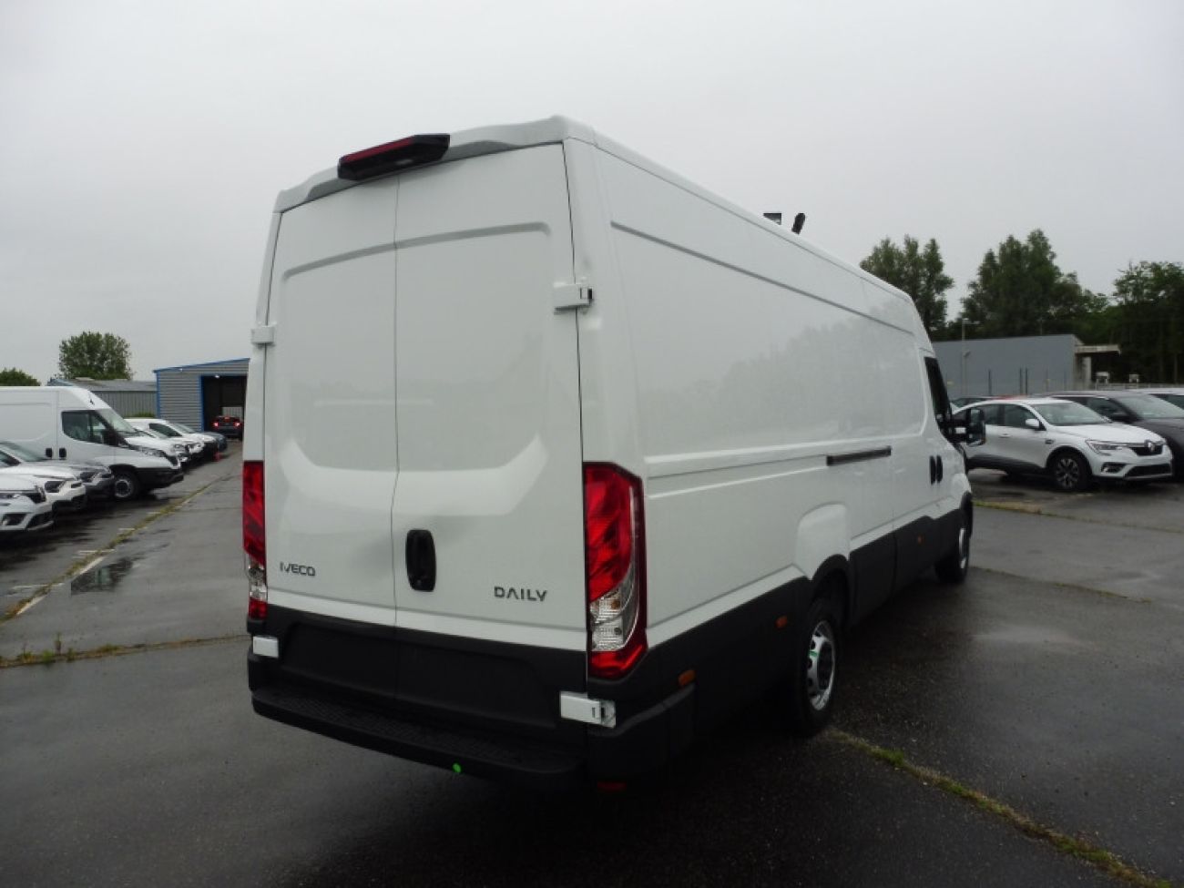 Mandataire IVECO Daily 35S18 3.0 V16 HI-MATIC H2 180CV