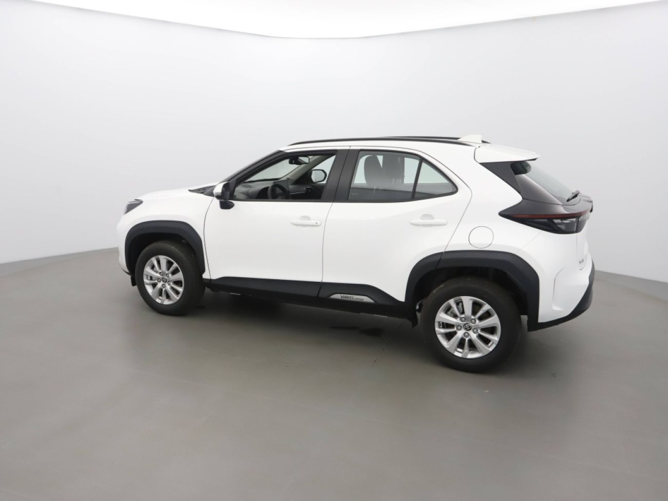Mandataire TOYOTA YARIS CROSS 116H DYNAMIC MC24