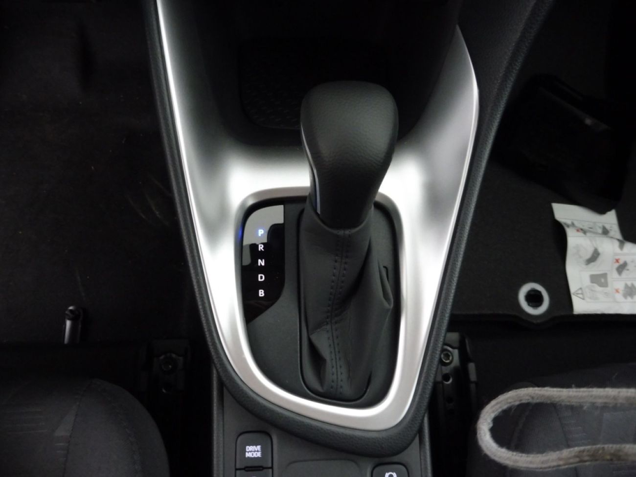 Mandataire TOYOTA YARIS 116H DYNAMIC 5P MC24