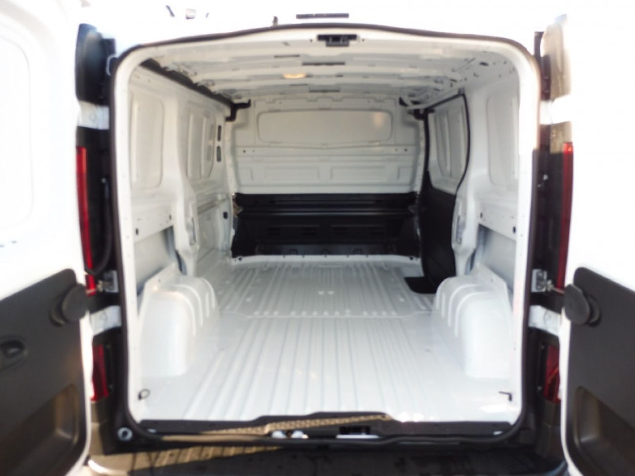 Mandataire RENAULT TRAFIC III FG L1H1 3T 2.0 BLUE DCI 150CH ADVANCE -24