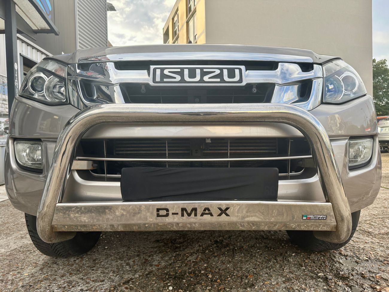 Mandataire ISUZU D-MAX 2.5 4X4 CREW DOUBLE CABINE QUASAR A