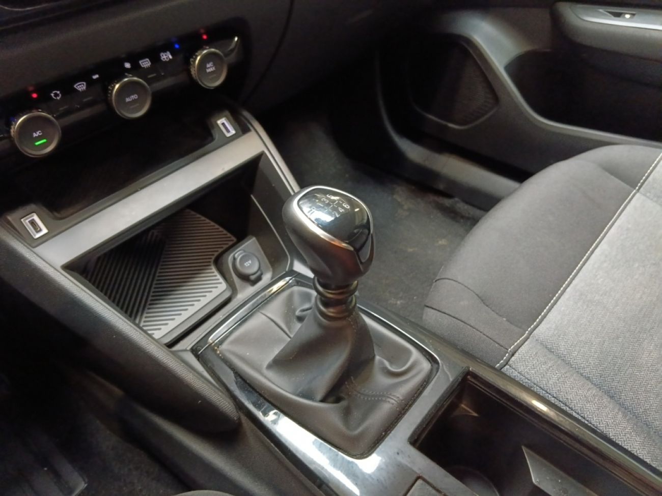 Mandataire Citroën C4 X 1.2 PURETECH 100 FEEL