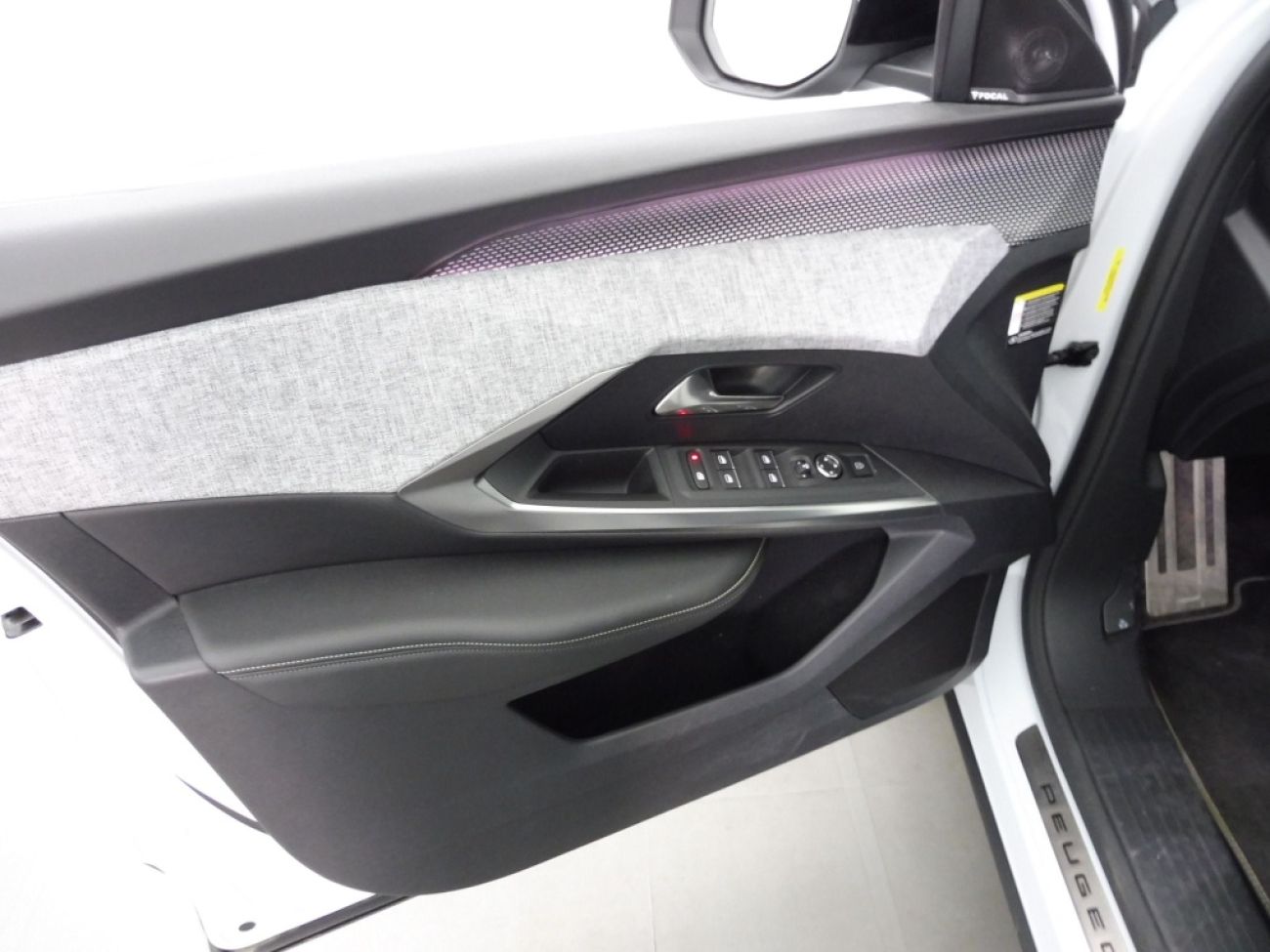 Mandataire PEUGEOT 3008 HYBRID 136CH GT E-DCS6