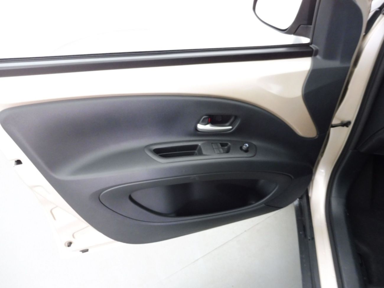 Mandataire TOYOTA AYGO X 1.0 VVT-I 72CH TEAM PLAYER