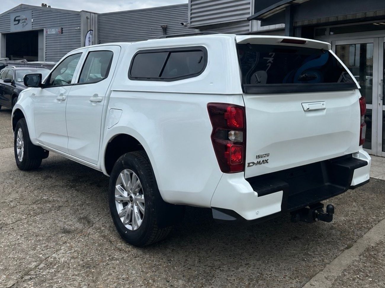 Mandataire ISUZU D-MAX CREW CAB 1.9 164 CH 4X4 A/T BB+ 4 portes