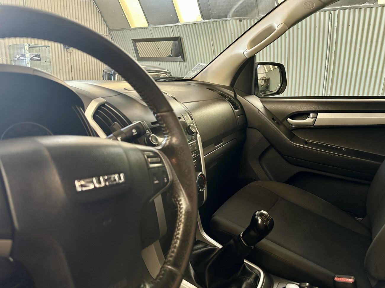 Mandataire ISUZU D-MAX 2.5 4X4 SPACE CAB SOLAR