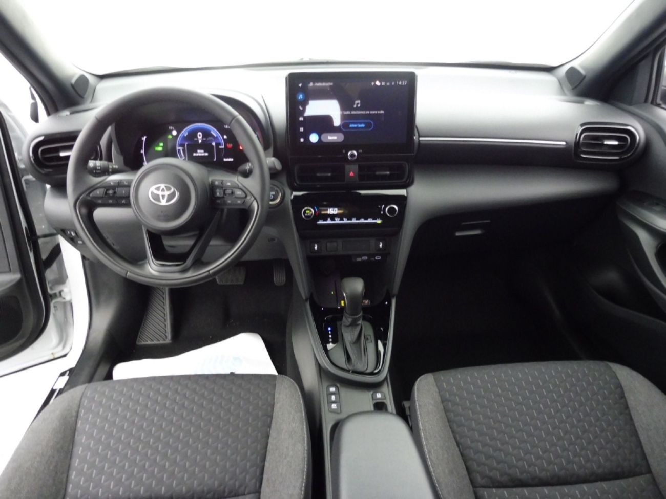 Mandataire TOYOTA YARIS CROSS 130H DESIGN