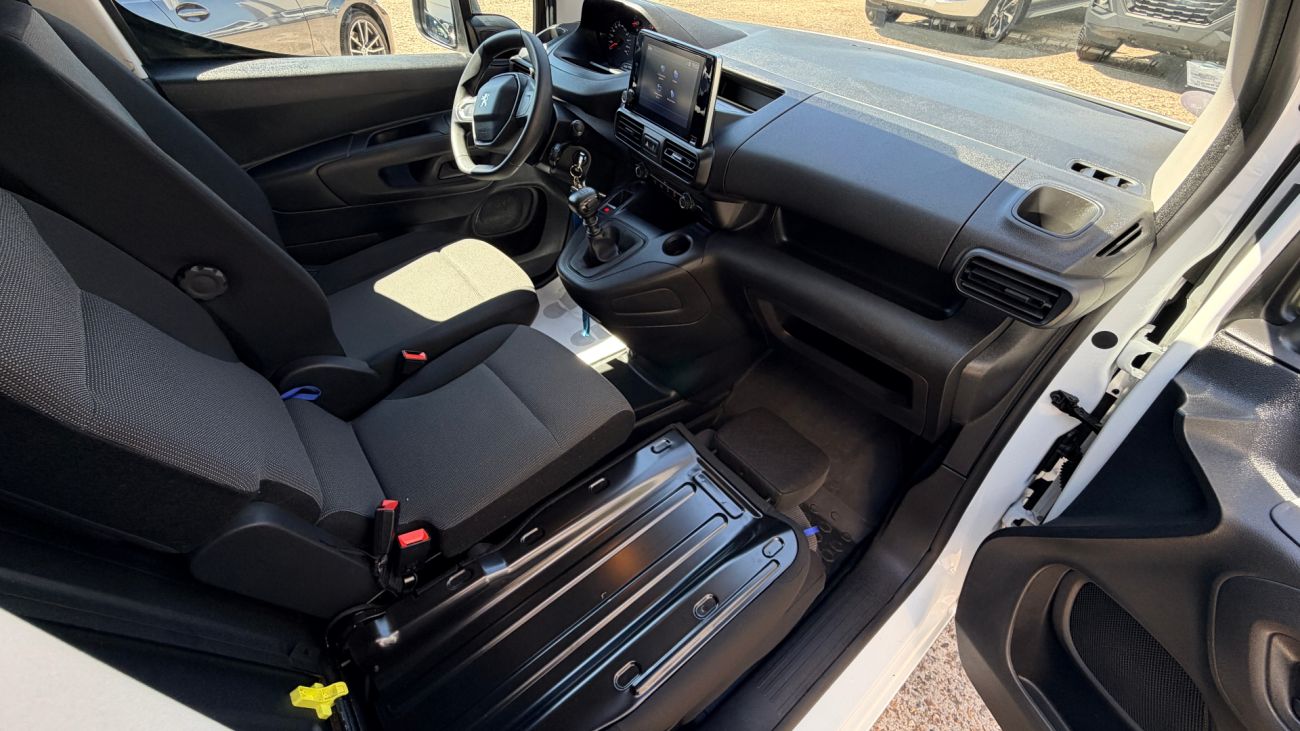 Mandataire PEUGEOT PARTNER FOURGON STANDARD 650 KG PURETECH 110 S&S BVM6 PREMIUM