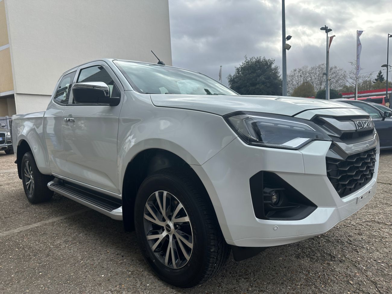Mandataire ISUZU D-MAX N60 SPACE CAB 1.9 164 CH 4X4 BVA F+ 2P