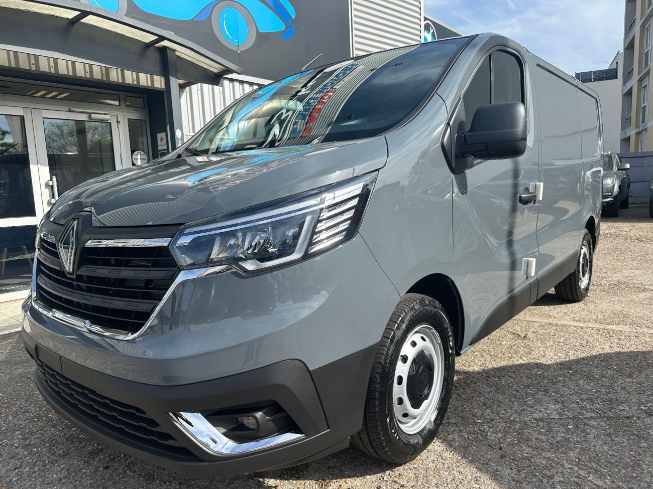 Mandataire RENAULT TRAFIC L1H1 ADVANCE 3T blue dci 150 auto