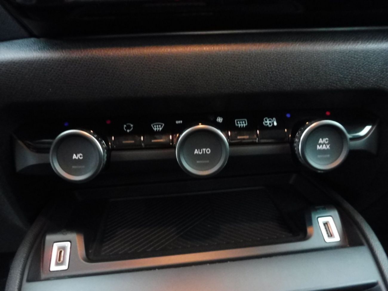 Mandataire Citroën C4 X 1.2 PURETECH 100 FEEL