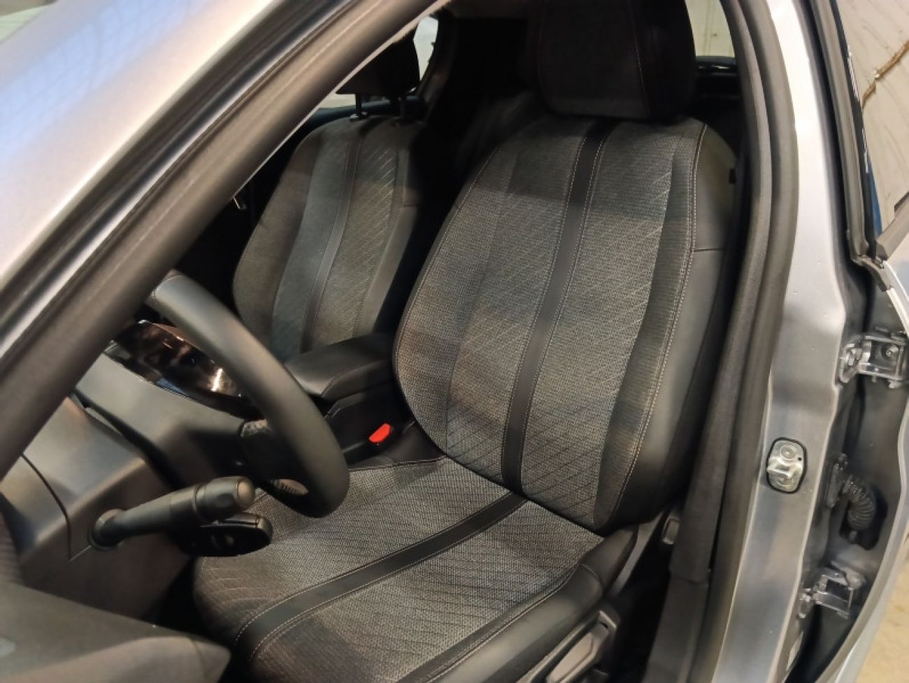 Mandataire PEUGEOT 208 1.2 100CH S&S ALLURE