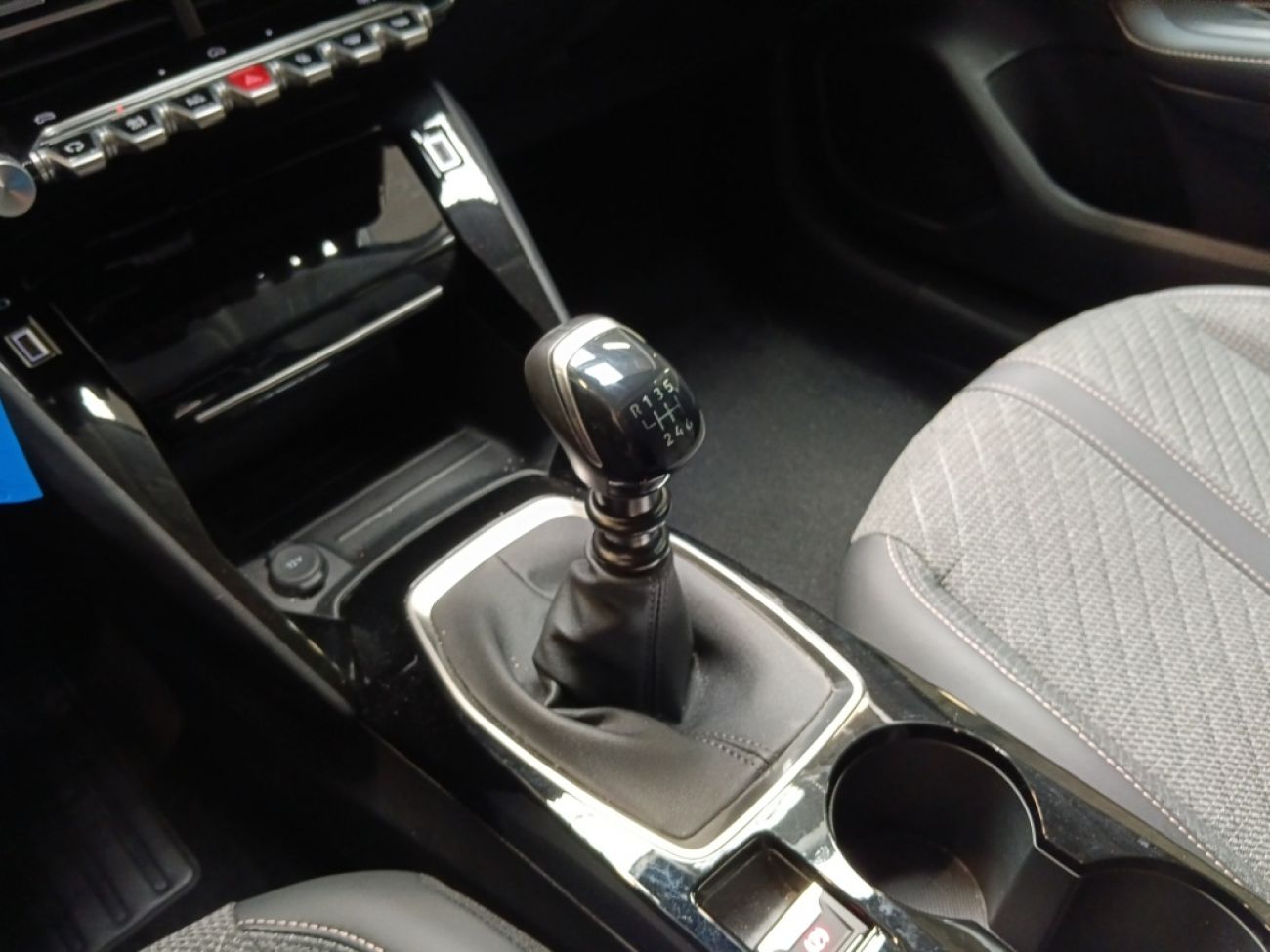 Mandataire PEUGEOT 208 1.2 100CH S&S ALLURE