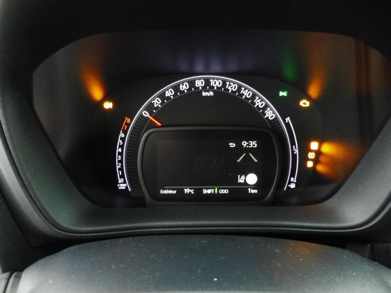 Mandataire TOYOTA AYGO X 1.0 VVT-I 72CH TEAM PLAYER