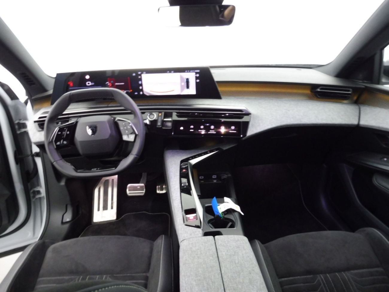 Mandataire PEUGEOT 3008 HYBRID 136CH GT E-DCS6