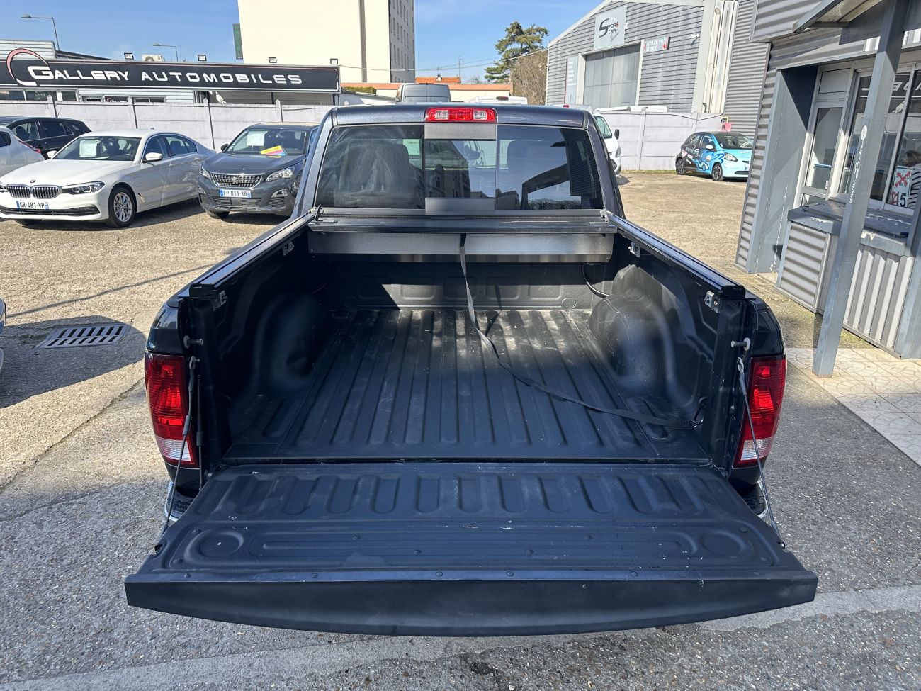 Mandataire DODGE RAM 1500 SLT DOUBLE CABINE 5.7 HEMI 395 BVA 4X4 4 PLACES PAS MALUS PAS ECOTAXE