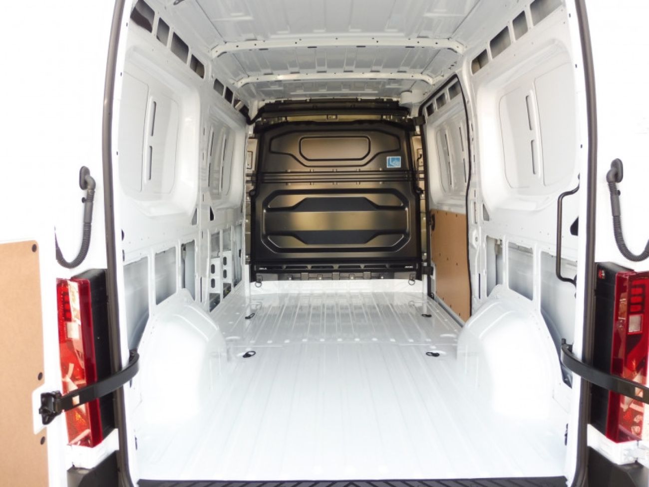 Mandataire RENAULT Master F3500 L2H2 2.0 BLUE DCI 150CH EXTRA AUTO - 25