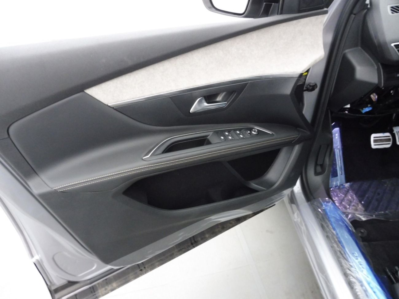 Mandataire PEUGEOT 5008 HYBRID 136CH GT LINE E-DCS6