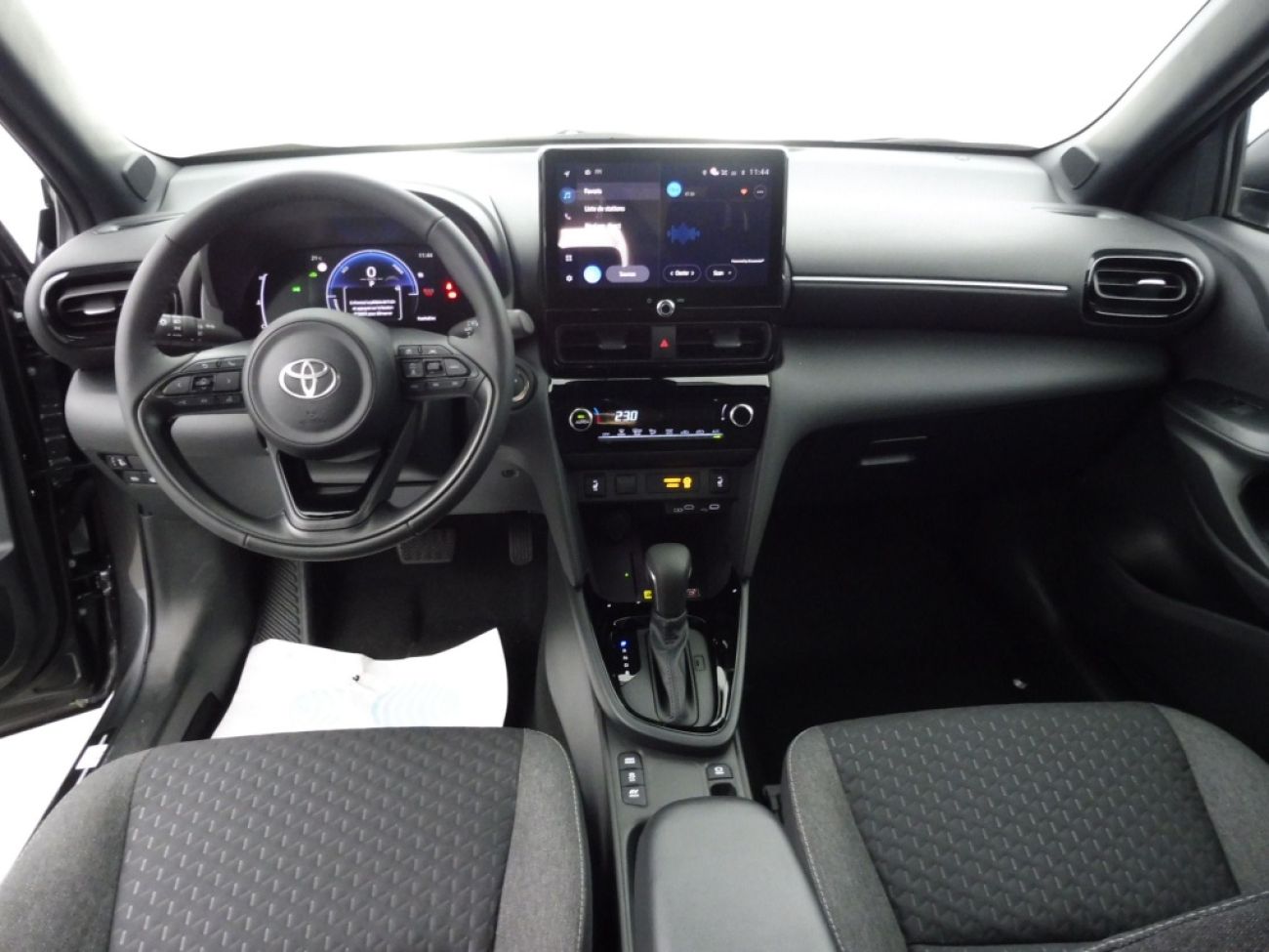Mandataire TOYOTA YARIS CROSS 130H DESIGN