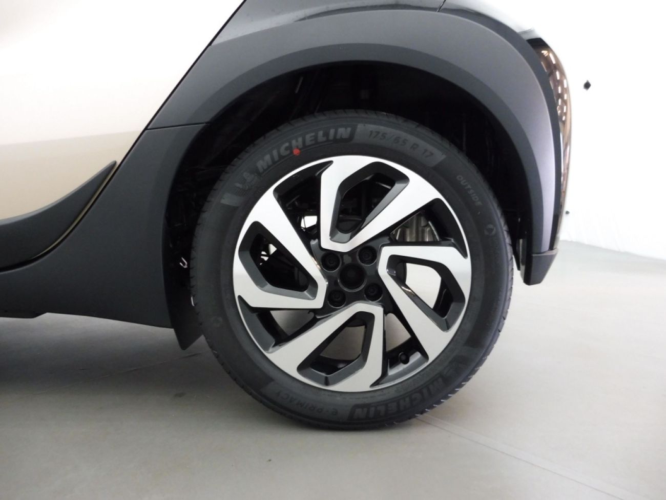 Mandataire TOYOTA AYGO X 1.0 VVT-I 72CH TEAM PLAYER