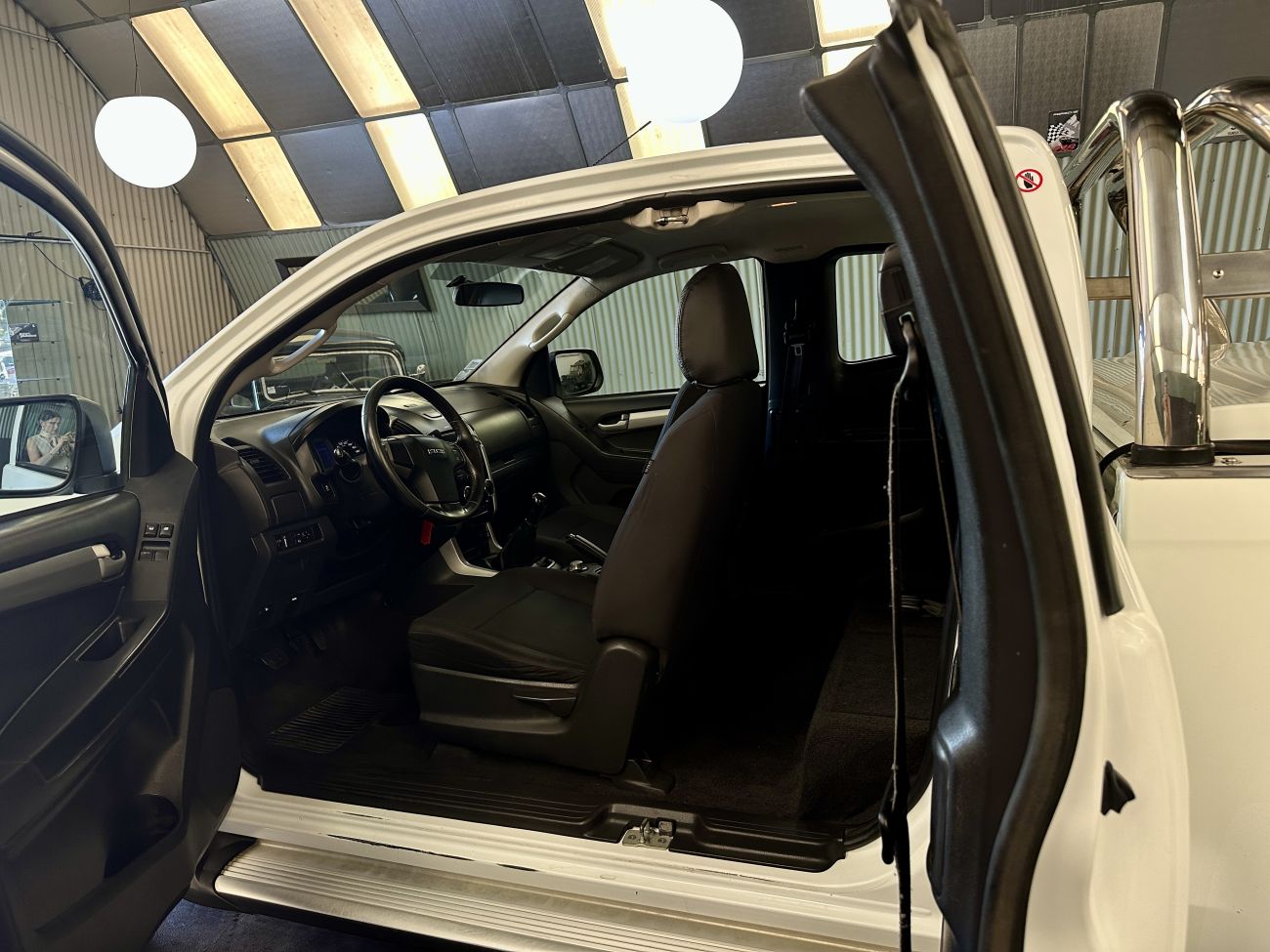 Mandataire ISUZU D-MAX 2.5 4X4 SPACE CAB SOLAR