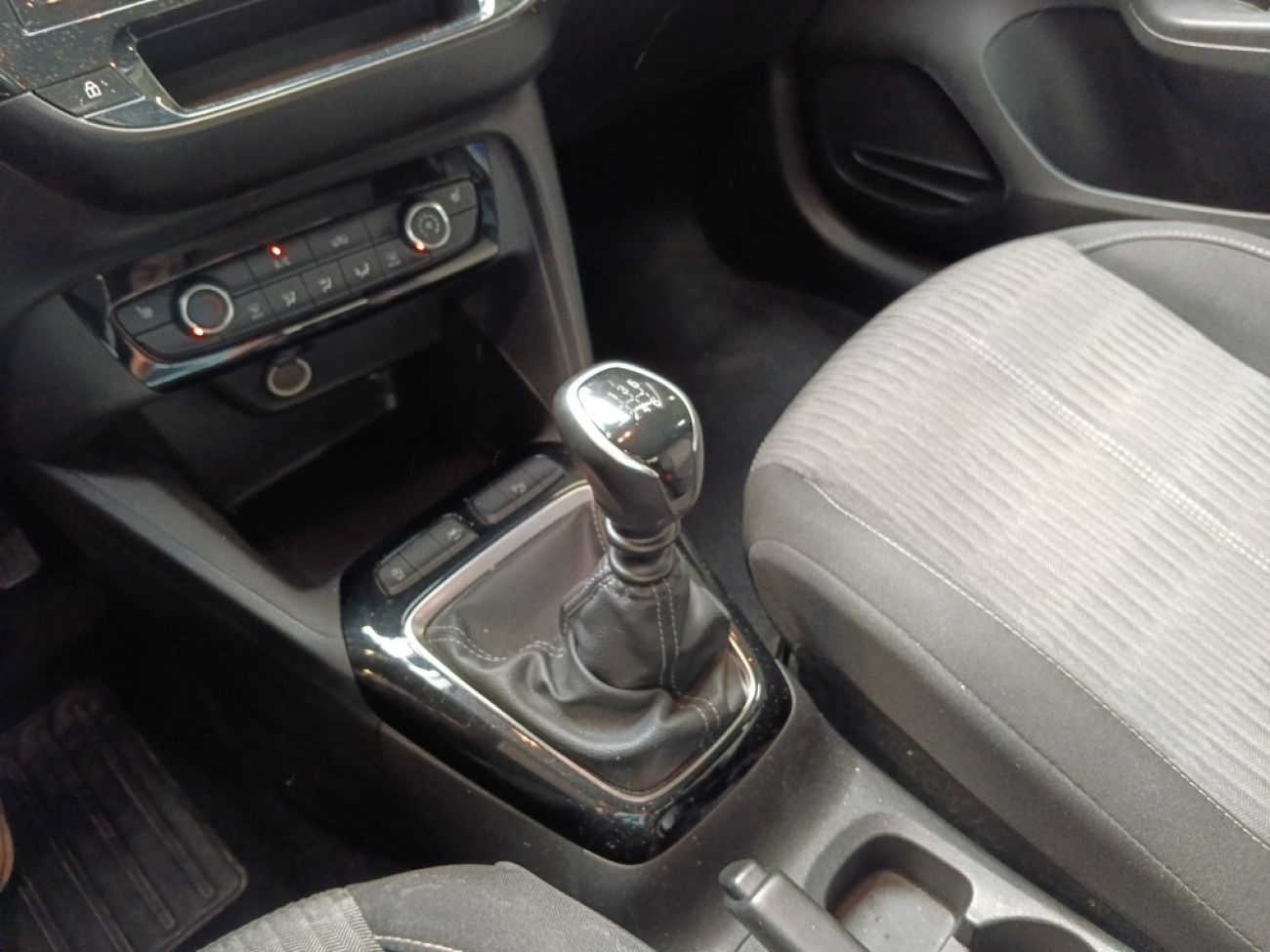 Mandataire Opel Corsa 1.2 100 edition