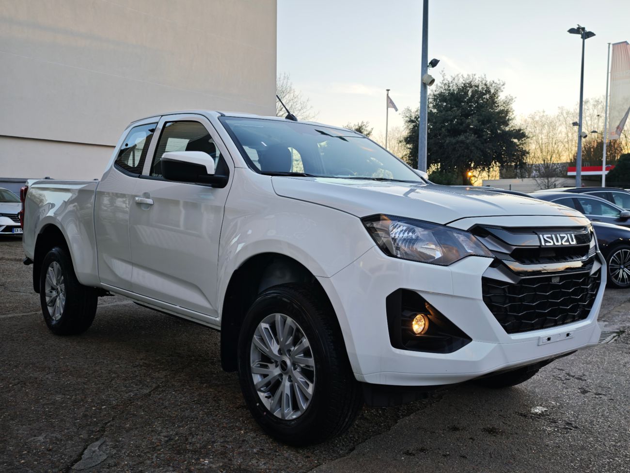 Mandataire ISUZU D MAX SPACE N60 BB+ A/T 4x4 Euro6e