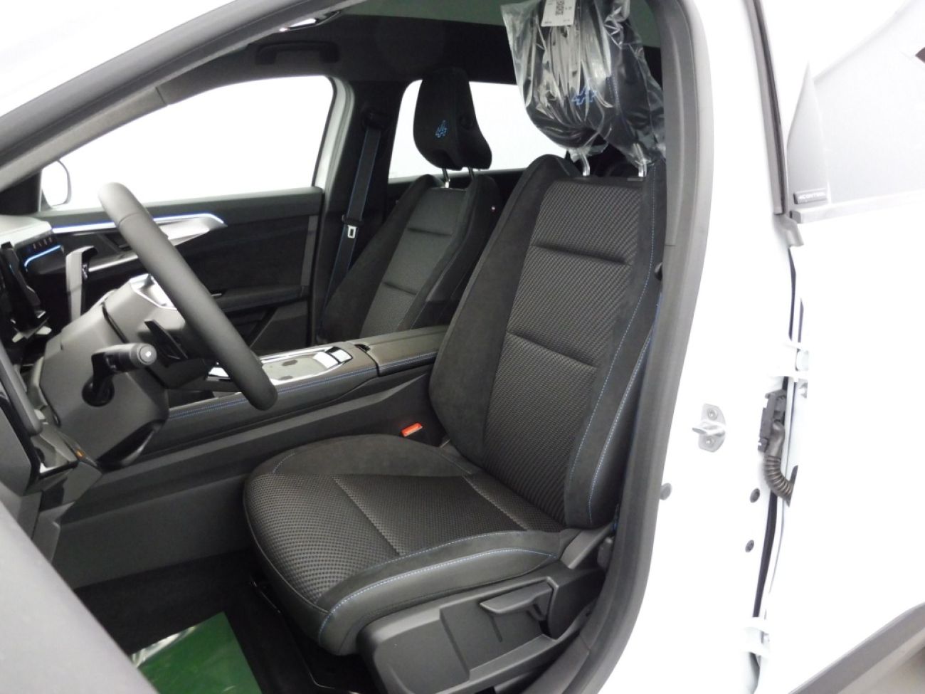 Mandataire RENAULT ESPACE VI 1.2 E-TECH FULL HYBRID 200CH ESPRIT ALPINE 7 PLACES - 24