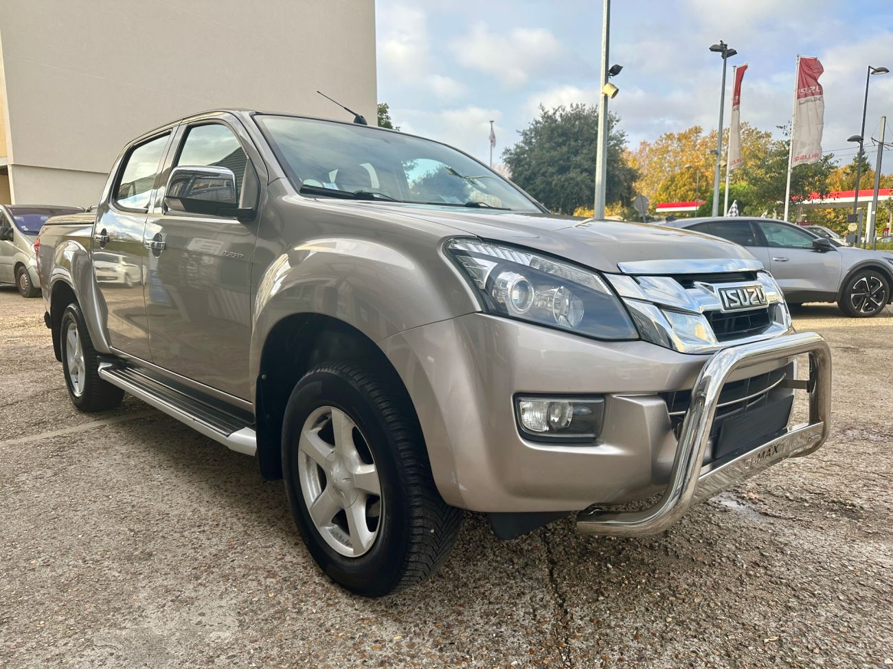 Mandataire ISUZU D-MAX 2.5 4X4 CREW DOUBLE CABINE QUASAR A