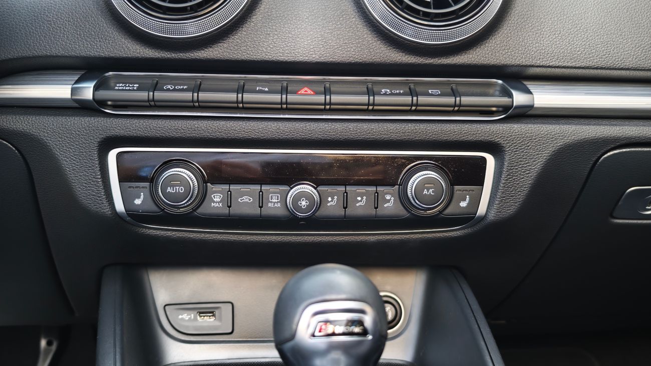 Mandataire AUDI A3 CABRIOLET 1.5 TFSI CoD 150 S tronic 7 Design Luxe