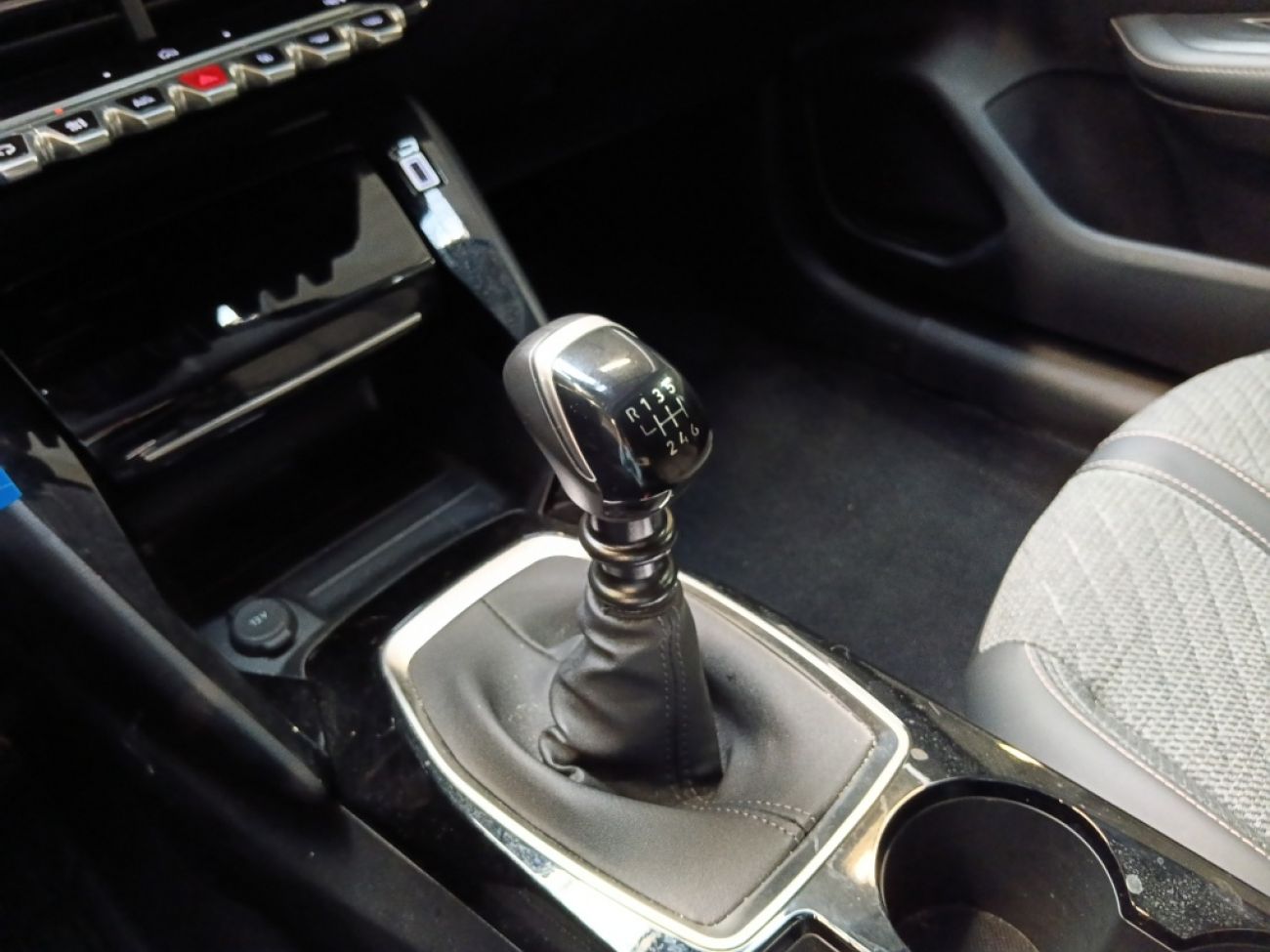 Mandataire PEUGEOT 208 1.2 100CH S&S ALLURE