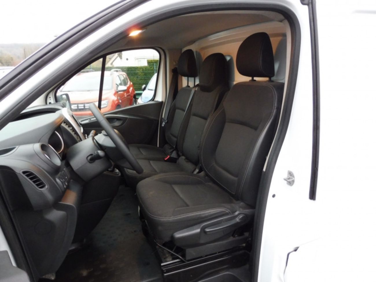 Mandataire RENAULT TRAFIC III FG L2H1 1300 2.0 DCI 120CH GRAND CONFORT S&S E6